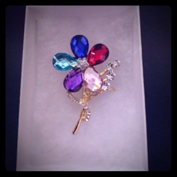 Jewelry - Rainbow Crystal Flower Brooch